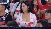 現在AI真的誇張~這種美女球迷觀賽鏡頭信手拈來😍